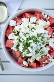 Dass ich mit wassermelone und feta keine gänzlich neue kombination gefunden habe, ist mir bewusst. Rezept Fur Fruchtig Frischen Feta Melonen Salat Mit Minze