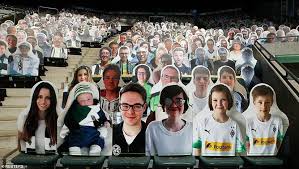 ˈbʊndəsˌliːɡa ( سماع)) هو دوري المحترفين لكرة القدم في ألمانيا ويعدّ من الدوريات النخبة على مستوى العالم. Ù…Ø´Ø¬Ø¹ÙˆÙ† Ù…Ù† ÙˆØ±Ù‚ ÙˆÙ‡ØªØ§ÙØ§Øª Ø­Ù‚ÙŠÙ‚ÙŠØ© ÙÙŠ Ù…Ø¨Ø§Ø±ÙŠØ§Øª Ø§Ù„Ø¯ÙˆØ±ÙŠ Ø§Ù„Ø£Ù„Ù…Ø§Ù†ÙŠ ØºØ¯Ø§ Ø±ÙŠØ§Ø¶Ø© Ø¹Ø±Ø¨ÙŠØ© ÙˆØ¯ÙˆÙ„ÙŠØ© Ø§Ù„Ø¥Ù…Ø§Ø±Ø§Øª Ø§Ù„ÙŠÙˆÙ…