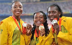 Her mother, maxine was from a family of 14, and had given birth to fraser as a teenager. Shelly Ann Fraser Pryce 5 Fast Facts You Need To Know Heavy Com