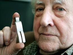 Paul Van Hoeydonck overleden, de kunstenaar met een beeldje op de maan