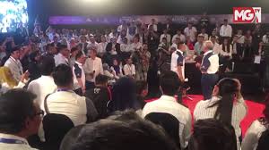 Mejar (k) david teo (lahir 1 ogos 1964) ialah seorang penerbit filem dan usahawan malaysia berketurunan cina. Lepas Kena Lempang Mat Over David Teo Berdamai Youtube