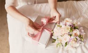 Cari sebuah karya seni yang cantik untuk pengantin yang senang dan punya hewan peliharaan. 10 Rekomendasi Kado Pernikahan Terbaik Untuk Pengantin Baru Update Terbaru 2021