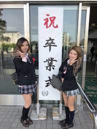 ボード 女子 高生 制服 のピン