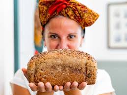 Cambia vita a quarant'anni, l'avvocata lascia la toga e diventa una delle  migliori panificatrici d'Italia