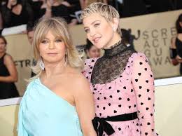 Kate chatted with ellen about her growing sons and what it was like filming a movie with her dad! Kate Hudson Misses Her Estranged Siblings Everybody S Getting Older