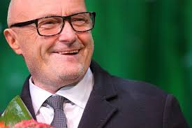 Phil Collins Discusses Alcohol, Money + Genesis