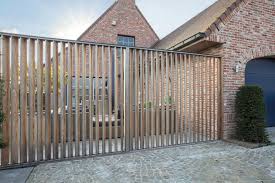 Https Www Livinlodge De Sites Default Files Styles 2000x2000 Public Carp Sabbe Jb2 0244 0 Jpg Itok B In 2020 Aussenrollladen Modernes Zaun Design Sichtschutzzaun Holz