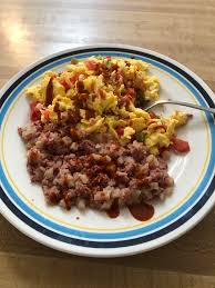 Crumble bacon pieces into scramble and mix. Since I Can T Hit My Favorite Diner Here S My Home Made Version Corned Beef Hash With Western Scrambled Eggs With A Bit Of Hot Sauce Eggs