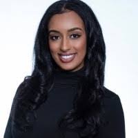 Helen Simon's Instagram, Twitter & Facebook