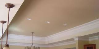 Immagine Di Un Controsoffitto In Cartongesso Color Panna Con Ribassamento Laterale Nel 2021 Controsoffitto Cartongesso Soffitto