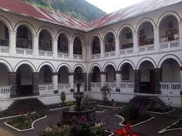 Baños convertido en un pueblo mágido de ecuador, donde te sorprenderá con los lugares turísticos de baños de agua santa y déjate cautivar con esta maravillosa ciudad rica en tradición y sobre todo en biodiversidad que es lo que la ha hecho reconocida por todos los turistas que han visitado el lugar, no lo pienses más y visita baños. Museo Fray Enrique Mideros En Banos De Agua Santa Go Ecuador Guia Turistica Hospedaje Y Tours En Ecuador