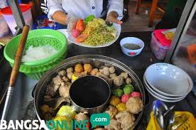 Jan 15, 2019 · oseng kikil cabai hijau bisa jadi resep pilihan yang harus anda coba. Bakso Dan Mie Ayam Pelangi Ini Sedang Hits Di Bojonegoro Pewarnanya Alami Dari Sayuran Bangsa Online Cepat Lugas Dan Akurat