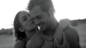 William levy is jennifer lopez's love interest in the i'm into you music video. Jennifer Lopez S Tbt With William Levy Globe Live Media