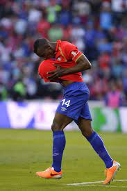 Luis amaranto perea of cruz azul fights for the ball with mauro cejas of santos during a match between cruz azul and santos laguna as part of the clausura 2014 liga mx at azul stadium on january 11,. Perea Se Va Del Cruz Azul