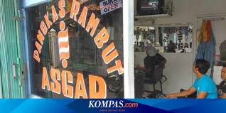 Buat poster menarik untuk tempat pangkas rambut postermywall. Pangkas Rambut Asgar Yang Melegenda Dan Keahlian Turun Temurun Halaman All Kompas Com
