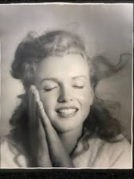 Famous for playing comedic blonde bombshell characters. Marilyn Monroe 1945 For Sale At Pamono