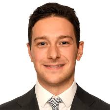 Elliot Bell's Instagram, Twitter & Facebook