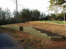 This Retaining Wall Utilizes 6x6 Posts With A Center Indention For Steps Leading Up To The Raised Level Area Retaining Wall Backyard Outdoor Living