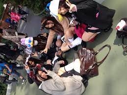 至宝】ディズニーランドやUSJに制服のまま遊びに来てるJKのミニスカ率wwwwwwwwww - 2 - ３次エロ画像 - エロ画像