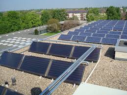 Der kollektor einer thermischen solaranlage hat die aufgabe, einen möglichst großen teil der einfallenden strahlung einzufangen und in wärme umzuwandeln. Thermische Solaranlage Wikipedia