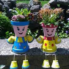 Les pots de fleurs et la poterie décorative en plastique recyclé : Famille Bonhomme Pot De Fleur Creation Personnage En Pot De Mharicot N 64 584 Vue 5 288 Fois Pot De Fleurs Pots De Fleurs Decores Pots De Fleurs Peints