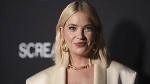 Ashley Benson enseña las secuelas físicas derivadas por la ansiedad: "Se  apodera de todo mi cuerpo"