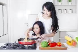 Saban tahun, umat islam akan meraikan dua perayaan utama iaitu hari raya aidilfitri dan juga hari raya aidiladha. Tiru Resep Masakan Praktis Selama Di Rumah Dari Dapur Umami