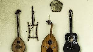 Bentuk dari gambus menyerupai gitar, tetapi gambus mempunyai bentuk yang. 30 Jenis Alat Musik Tradisional Indonesia Dan Asal Daerahnya Sarungpreneur