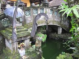 Gartenteich Mit Brucke Bild Von Guci Guesthouses Ubud Tripadvisor