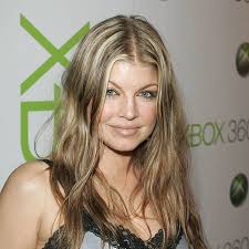 It varies from light brown to a medium dark hair. 21 Chunky Highlights That 2000s Girls Used To Love