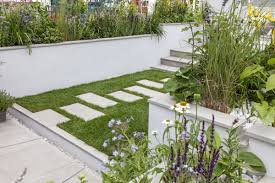 A walkway to your front door must be welcoming and easy for your guests to navigate. 13 Ideas That Can Totally Change Your Backyard Decor And Landscape