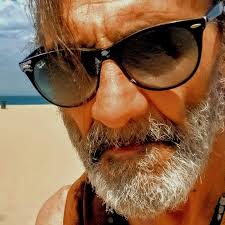 It's a beautiful day in the neighborhood…a beautiful day in the  neighborhood.” Singing Mr. Rogers and channeling my inner 70s carefree wild  child today. Messy ass unwashed hair. Sun in my eyes.