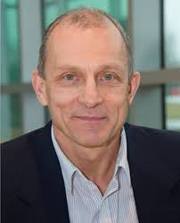 Surface-Enhanced Raman Spectroscopy at the Interface between Drug Discovery  and Personalized Medicine