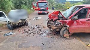 Policial penal morre após carros baterem de frente em acidente na SC-160