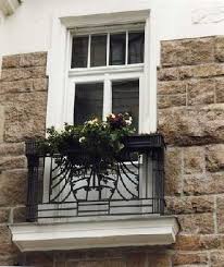 Balkongelander Mit Blumenkastenhalterung Am Nikischplatz In Zaun Dekorationen Vorgarten Zaun Ideen Moderner Zaun