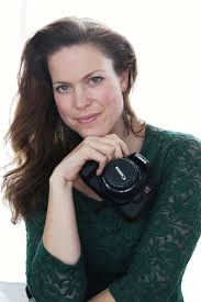 I came across Sarah Bowman Portraits profile and was impressed by her work  with creative artist imagery she captured. The fantasy photos she captures  ate my favorite. She captures strong and beautiful,