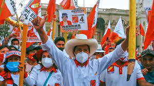 De este modo vuelve a repetirse el tenso y apretado final de las elecciones presidenciales de hace cinco años, cuando en 2016 pedro pablo kuczynski ganó a la misma keiko fujimori por apenas 40.000 votos, al. Peru Por Que Fracasaron Las Opciones Reformistas Democraticas Ciper Chile