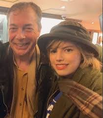 Beatrice Grant's Instagram, Twitter & Facebook