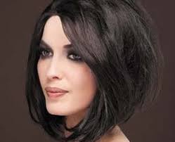 Si vous cherchez une nouvelle coupe de cheveux pour mettre en valeur votre visage rond, cet article va vous intéresser ! Coupe Cheveux Visage Rond Femme