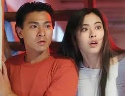 Khi Vương Tổ Hiền ngồi trên đùi Lưu Đức Hoa, chỉ cần nhìn vị trí tay của  'thiên vương' sẽ thấy rõ anh là người như thế nào?