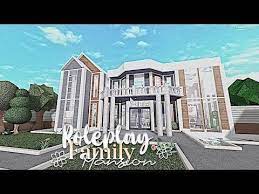 Pin On Celebrity Outfits Mansions Celebrity Houses Building A House
