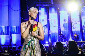 Larry acceptă postul de paznic de noapte la muzeul de istorie naturală și ia locul a trei vechi agenți de pază care tocmai au ieșit la pensie, totul pentru a face rost de niște bani în prima sa tură, larry își dă seama că nimic de la muzeu nu este ceea ce pare în timp ce statuile prind viață după ce apune soarele. Mariza O Noapte De Neuitat In Bucuresti German Quality Entertainment