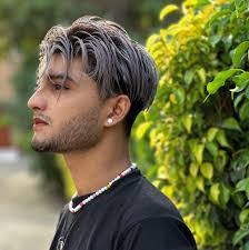 Alex Walker's Instagram, Twitter & Facebook