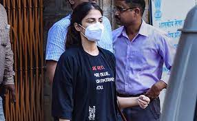 Rhea chakraborty trial charges may cause problems, rhea can be arrested anytime. Sushant Singh Rajput Case Rhea Chakraborty Brother Showik Chakraborty To Be In Mumbai Jail Till October 20 In Drugs Case