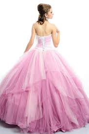 Abbiamo sostenuto la bellezza di un abito da sposa colorato per un lungo periodo di tempo. Quando Il Bianco Non Basta Scegliere Un Abito Da Sposa Colorato Look Sposa