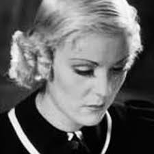 Amanda Varela's Instagram, Twitter & Facebook