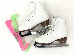 リヴァイ・アッカーマン (levi ackermann)は進撃の巨人に登場する架空の人物。 調査兵団の兵士長。人類最強の兵士として知られ、その実力は1人で1個旅団並の戦力とも噂される。 冷徹かつ無愛想。現実主義で口調も辛辣。 ã‚¹ã‚±ãƒ¼ãƒˆé´ã®å€¤æ®µã¨ä¾¡æ ¼æŽ¨ç§»ã¯ 1 192ä»¶ã®å£²è²·æƒ…å ±ã‚'é›†è¨ˆã—ãŸã‚¹ã‚±ãƒ¼ãƒˆé´ã®ä¾¡æ ¼ã‚„ä¾¡å€¤ã®æŽ¨ç§»ãƒ‡ãƒ¼ã‚¿ã‚'å…¬é–‹