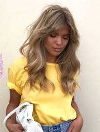 Matilda Djerf Curly Hairstyle Brigitte Bardot With Pony And Curly Hairstyle Brigittebardot Hair Frisuren Lockige Frisuren Frisur Lange Haare Locken