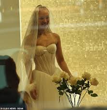 Roxy Horner Prepares for Wedding with Cosmetic Makeover