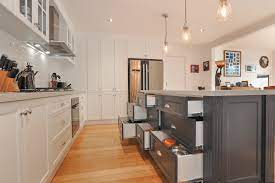 Hartnett cabinets have been building custom kitchens, bathrooms and laundries for over 25 years, offering custom design to the new home builder, renovator and those in the building industry. Feature Hamptons Style Kitchen Mount Martha Mornington Peninsula Ac V Kitchens Melbourne